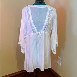 Ravi’s pure white cover up